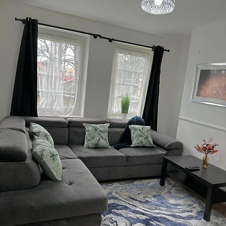 2 Bedroom Flat, 2 Minutes Walk To Bethnalgreen Station, Central 런던 외부 사진