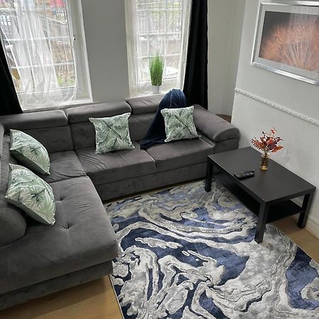 2 Bedroom Flat, 2 Minutes Walk To Bethnalgreen Station, Central 런던 외부 사진