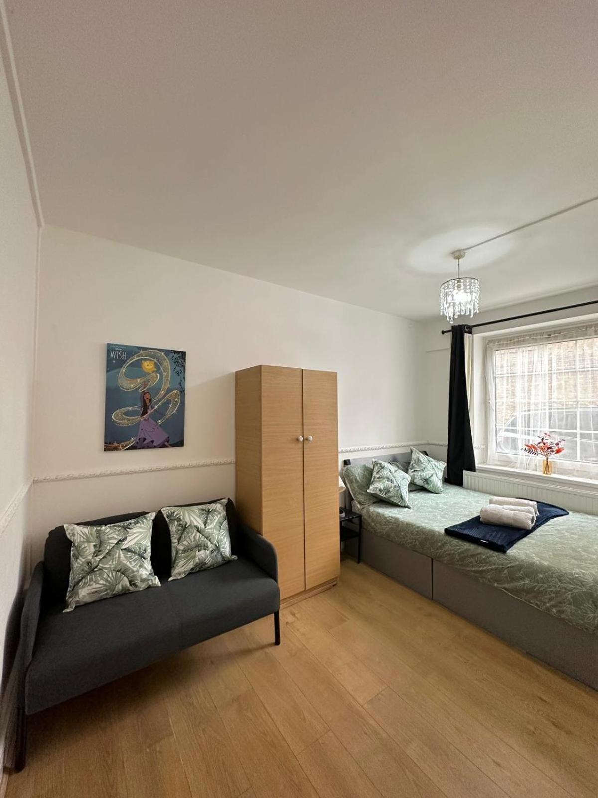 2 Bedroom Flat, 2 Minutes Walk To Bethnalgreen Station, Central 런던 외부 사진