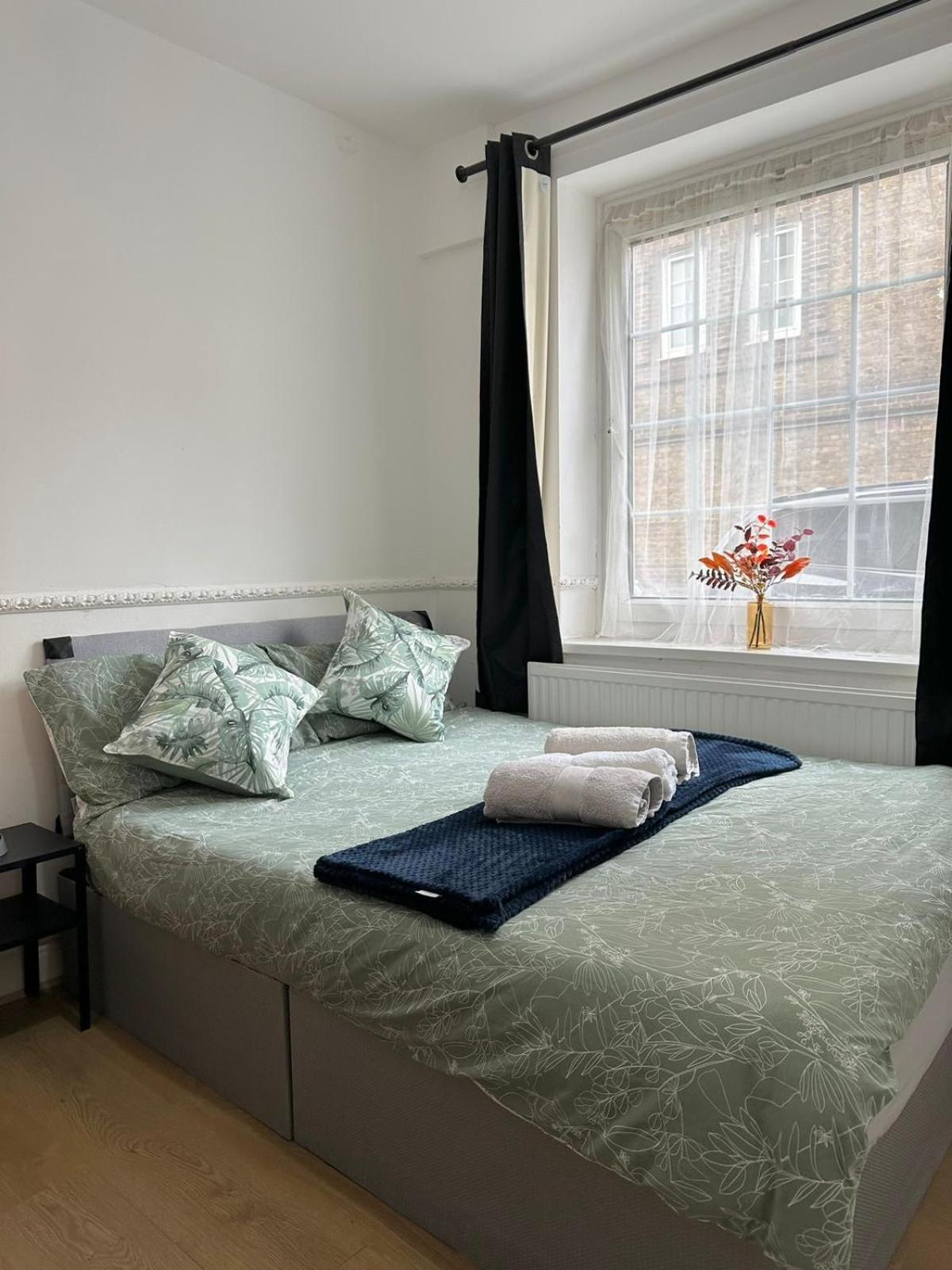 2 Bedroom Flat, 2 Minutes Walk To Bethnalgreen Station, Central 런던 외부 사진