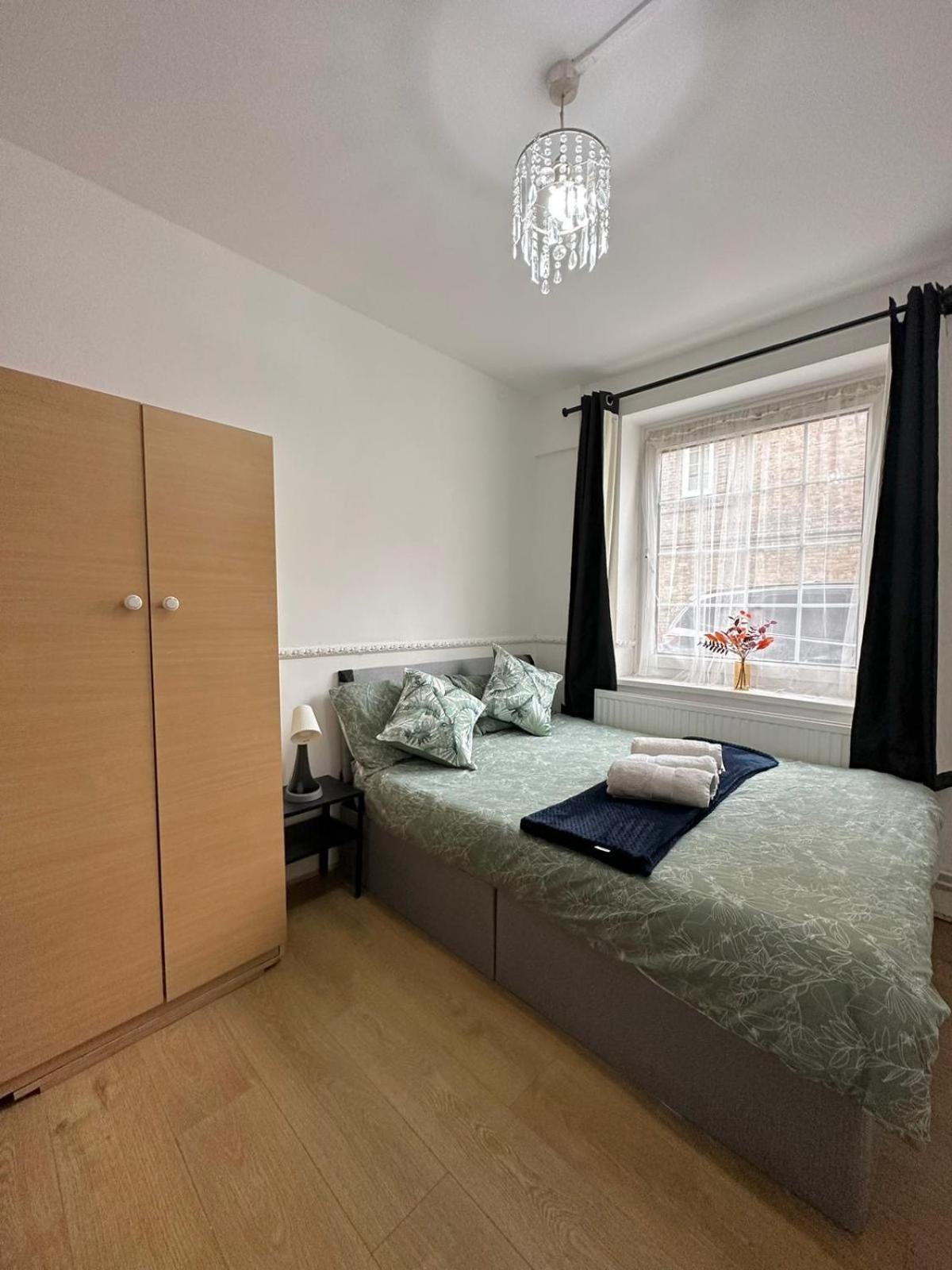 2 Bedroom Flat, 2 Minutes Walk To Bethnalgreen Station, Central 런던 외부 사진