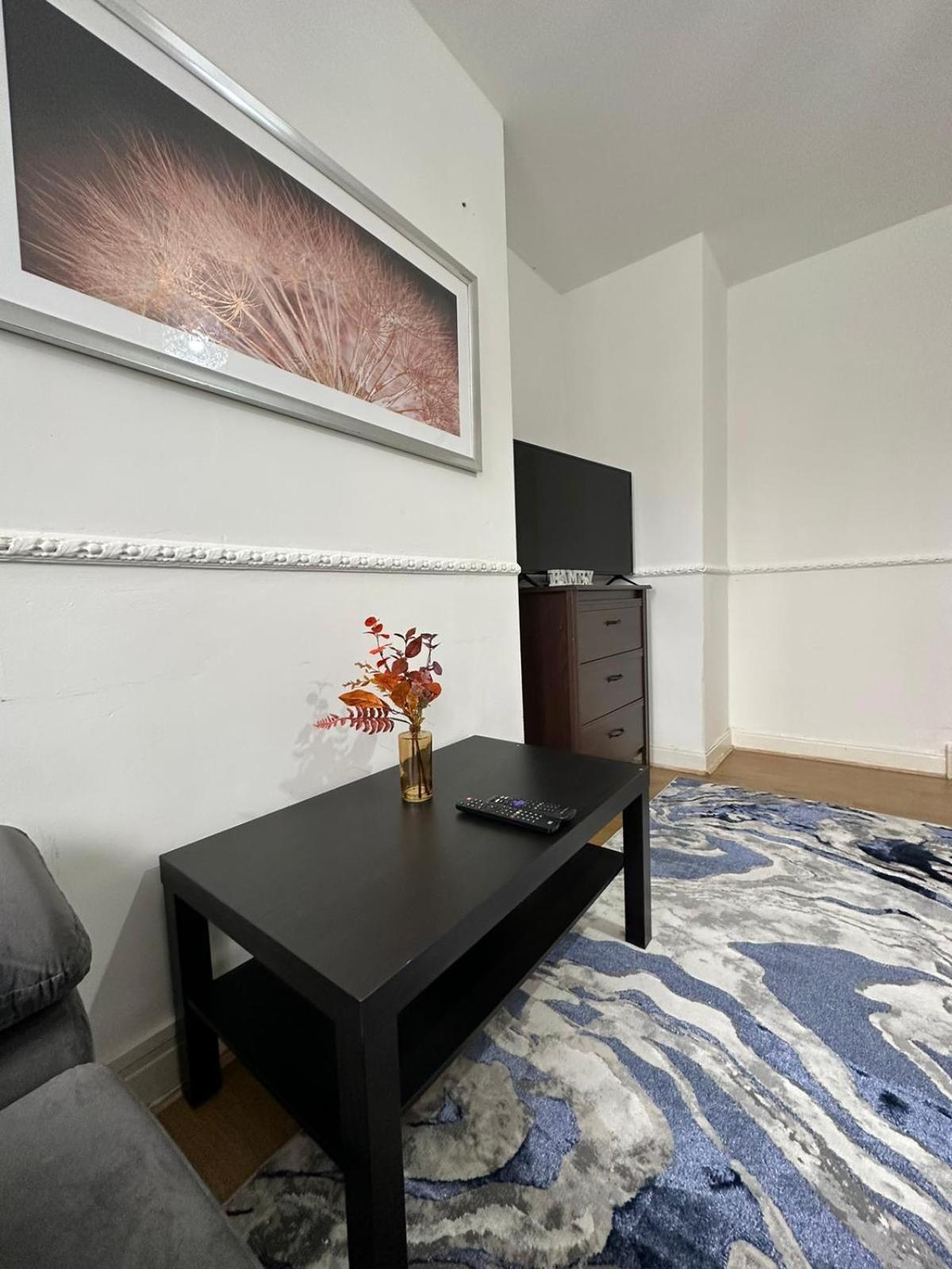 2 Bedroom Flat, 2 Minutes Walk To Bethnalgreen Station, Central 런던 외부 사진