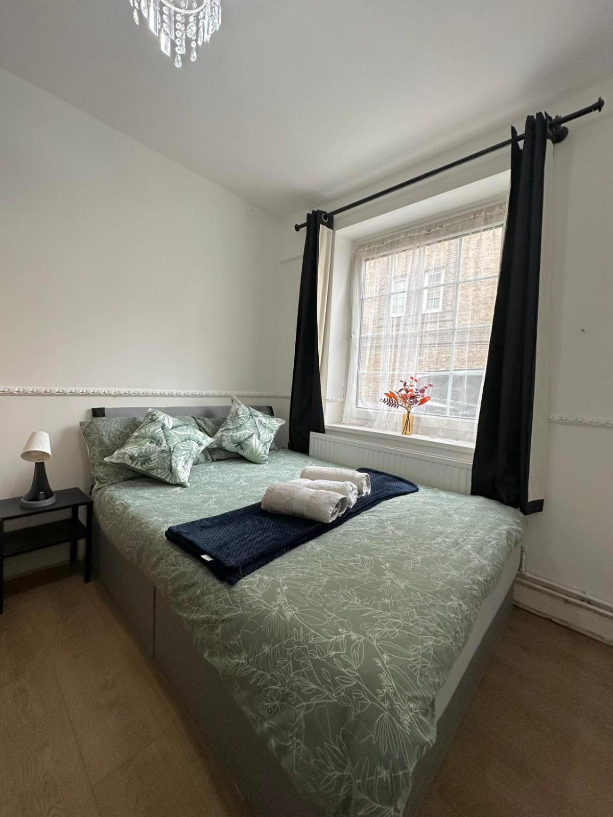 2 Bedroom Flat, 2 Minutes Walk To Bethnalgreen Station, Central 런던 외부 사진
